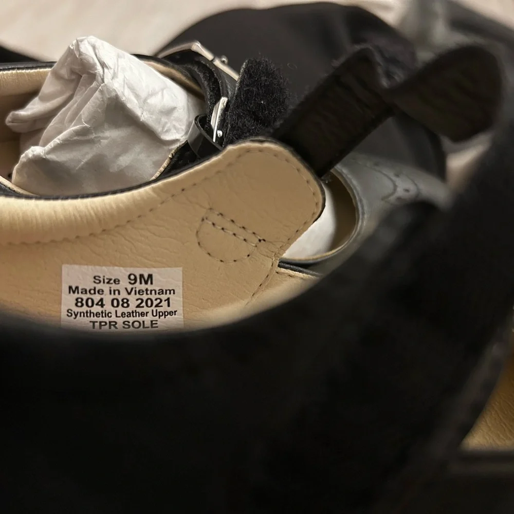 Livie & Luca Classic Black Kids Libra Mary Jane Shoes size 9 NWOT